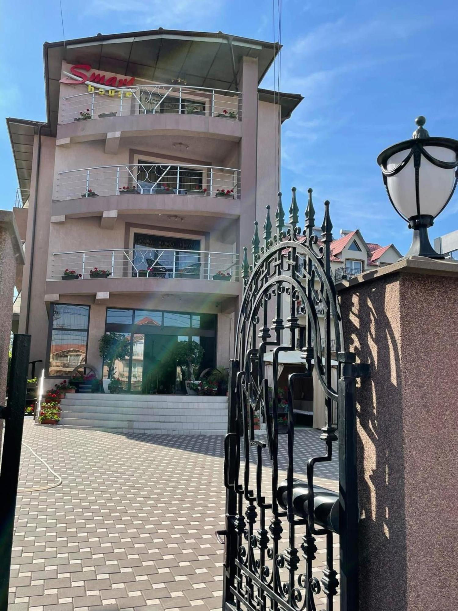 Отель Smarthouse Костинешти Экстерьер фото