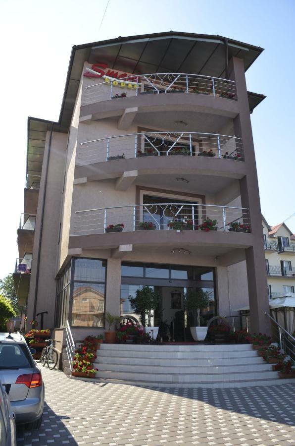 Отель Smarthouse Костинешти Экстерьер фото